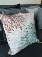 Mooi kussen met bolletjes - Nieuwstaat, Ophalen of Verzenden, Zo goed als nieuw, Overige kleuren, Vierkant