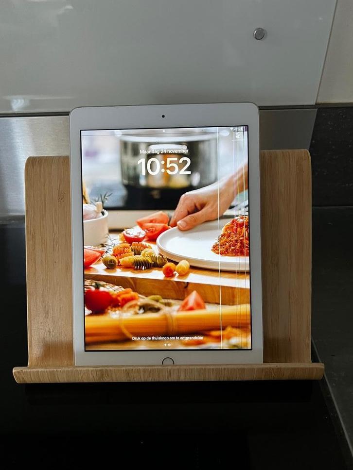 Te koop: Ipad 5e generatie Strepen over beeld rechts, Computers en Software, Apple iPads, Gebruikt, Apple iPad, Wi-Fi, 10 inch