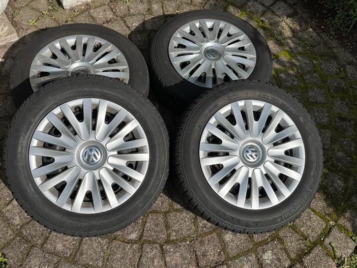 Winterbanden met originele velgen en wieldoppen (Kerstmarkt), Auto diversen, Wieldoppen, Zo goed als nieuw, Ophalen