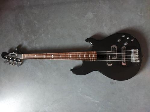 Yamaha bb615, Muziek en Instrumenten, Snaarinstrumenten | Gitaren | Bas, Zo goed als nieuw, Ophalen