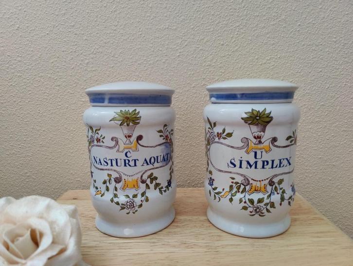 Twee nostalgische apothekerspotten in uitstekende staat, Antiek en Kunst, Antiek | Keramiek en Aardewerk, Verzenden