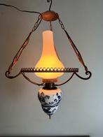 Oude smeedijzer Delft Blauwe Hanglamp, Huis en Inrichting, Lampen | Hanglampen, Gebruikt, ?, Glas, Minder dan 50 cm