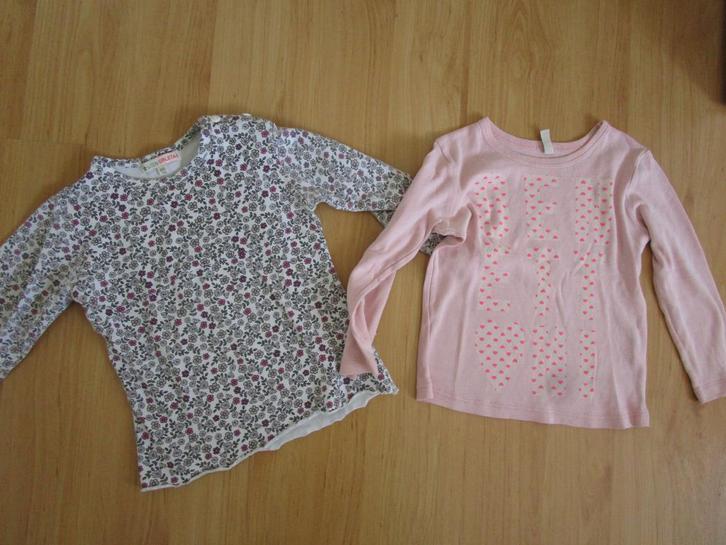 Benetton + Girlstar - twee shirts maat 86, Kinderen en Baby's, Babykleding | Maat 86, Zo goed als nieuw, Meisje, Shirtje of Longsleeve