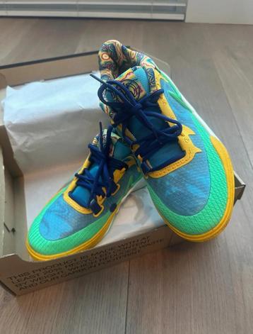 NIEUW: Nike Kyrie Irving beschikbaar voor biedingen