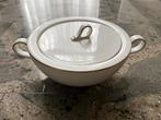 Soepterrine parelmoer porselein, Huis en Inrichting, Keuken | Servies, Ophalen of Verzenden, Nieuw, Porselein, Overige stijlen