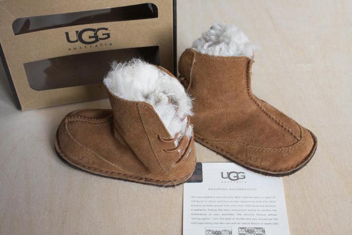 UGGs baby booties __ UGG Australia (12–18 months), Kinderen en Baby's, Babykleding | Schoentjes en Sokjes, Zo goed als nieuw, Jongetje of Meisje