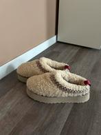 UGG w tazz braid slipper, Slippers, Beige, Ophalen of Verzenden, Zo goed als nieuw
