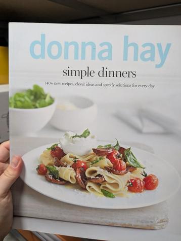 Boek Donna Hay Simple Dinners  beschikbaar voor biedingen