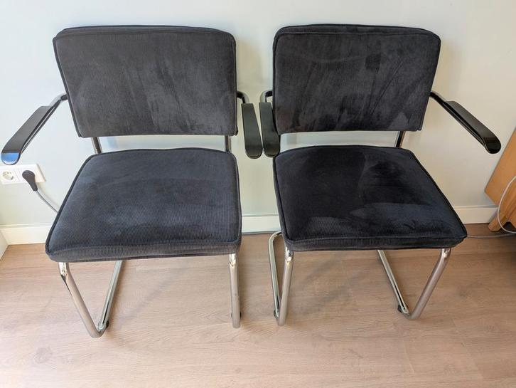 Set Zuiver - ridge rib stoelen met armleuningen, Huis en Inrichting, Stoelen, Zo goed als nieuw, Twee, Grijs, Ophalen