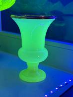 Uranium opaline vaas, Antiek en Kunst, Antiek | Glas en Kristal, Ophalen of Verzenden