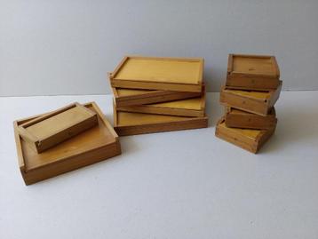 Lot houten opbergkistjes(kleuteronderwijs).Beukenhout. beschikbaar voor biedingen