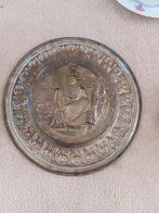 Koperen bord  persoon met spinnewiel, Ophalen of Verzenden, Koper