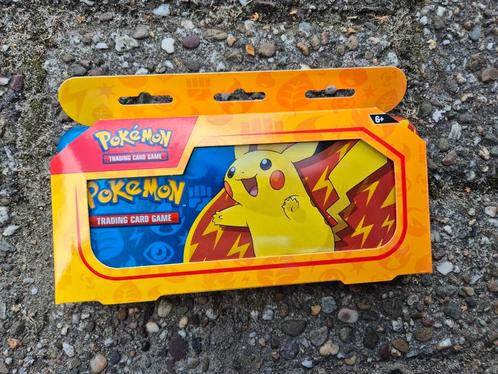 Pokémon TCG - 1x Pennendoos - 2x Boosters (Scarlet & Violet), Hobby en Vrije tijd, Verzamelkaartspellen | Pokémon, Nieuw, Meerdere kaarten