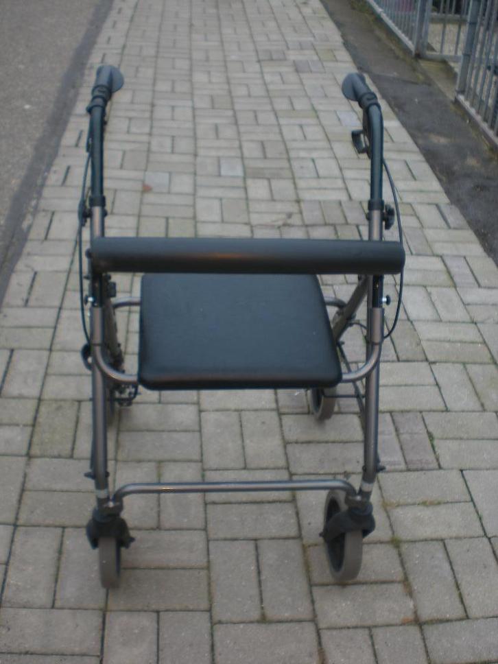 Mooie rollator met goede remmen en rugleuning bij stilstaan., Diversen, Rollators, Gebruikt, Opvouwbaar, Ophalen