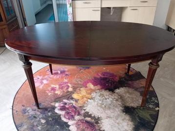 Uitschuifbare ovale eettafel beschikbaar voor biedingen