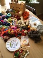 Kastje met hobby/ viltmaterialen.., Hobby en Vrije tijd, Ophalen of Verzenden, Gebruikt, Los Vilt, Wolvilt