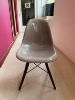 Eames stoel (replica) glasvezel, Huis en Inrichting, Stoelen, Ophalen, Zo goed als nieuw, Grijs, Eén