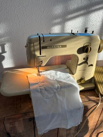 Bernina Minimatic 707 naaimachine beschikbaar voor biedingen