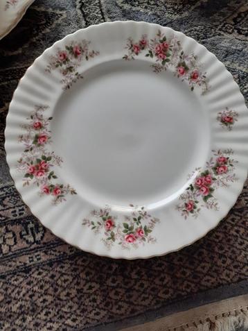 Royal Albert eetservies  beschikbaar voor biedingen