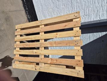 Houten pallet beschikbaar voor biedingen