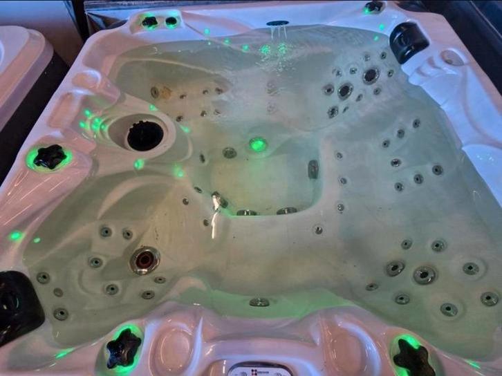 PASSION JACUZZI ‼️ NU VOOR 3950, Tuin en Terras, Bubbelbaden en Hottubs, Nieuw, Filter, Ophalen of Verzenden