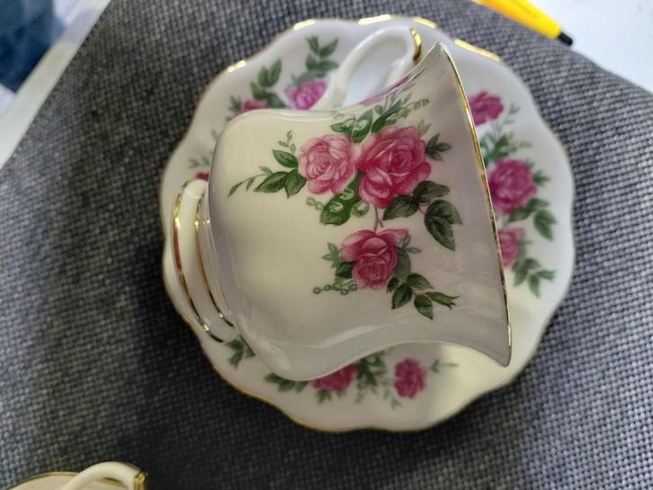 Royal Ascot , 2 kopjes, Antiek en Kunst, Antiek | Schalen, Ophalen of Verzenden