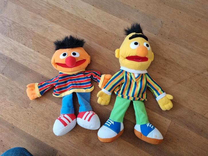 Bert en Ernie knuffels handpoppen Sesamstraat 35-45cm 2016, Kinderen en Baby's, Speelgoed | Knuffels en Pluche, Gebruikt, Overige typen