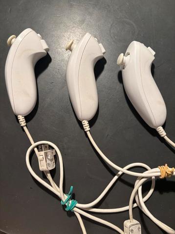 Nintendo Wii nunchucks beschikbaar voor biedingen