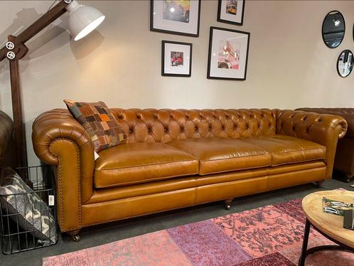 ACTIE: Chesterfield XXL 4 zits bank cognac leer, Huis en Inrichting, Banken | Bankstellen, Nieuw, Vierpersoons of meer, 250 tot 300 cm