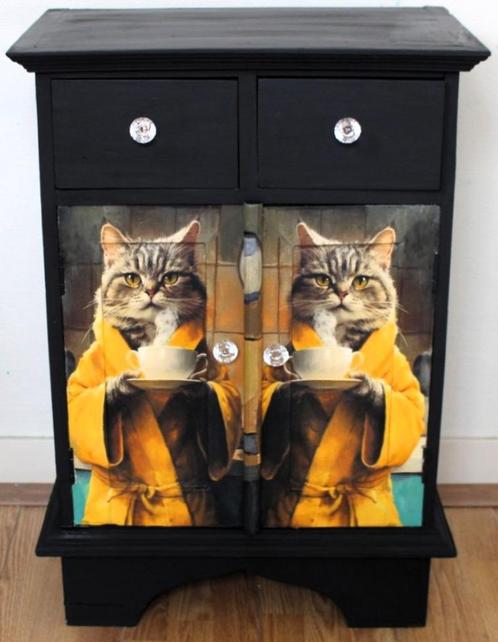 Zwart brocant kastje “Katten in badjas”, lades, plankje, Kinderen en Baby's, Kinderkamer | Commodes en Kasten, Gebruikt, Kast