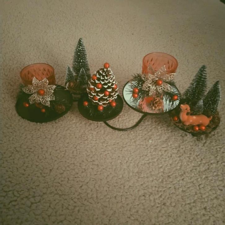 Kerststukje. Op soort metalen onderstel, Diversen, Kerst, Ophalen