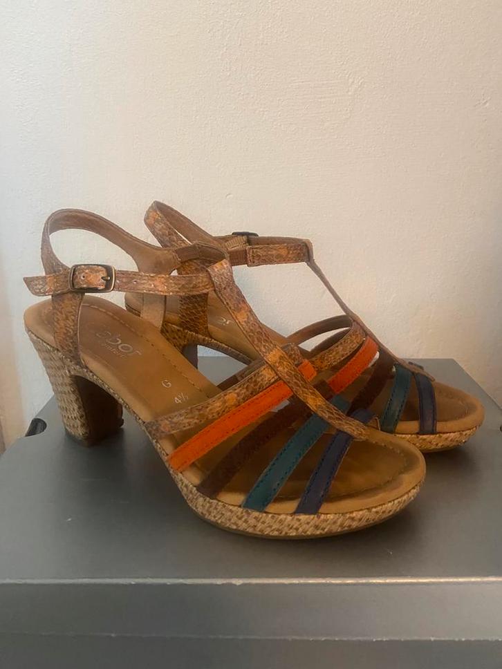 Gabor sandaaltjes met hak maat 38,5 (4,5) zgan, Kleding | Dames, Schoenen, Zo goed als nieuw, Sandalen of Muiltjes, Overige kleuren