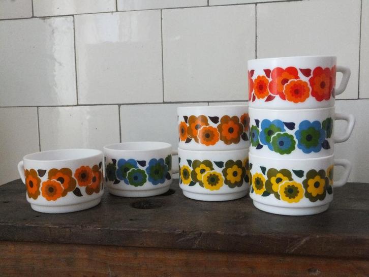 set vintage arcopal soepkommen kommetjes oor bloemen lotus, Antiek en Kunst, Curiosa en Brocante, Ophalen