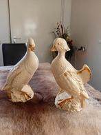 Porselein stela, Ophalen of Verzenden, Zo goed als nieuw, Overige materialen, Dierenbeeld