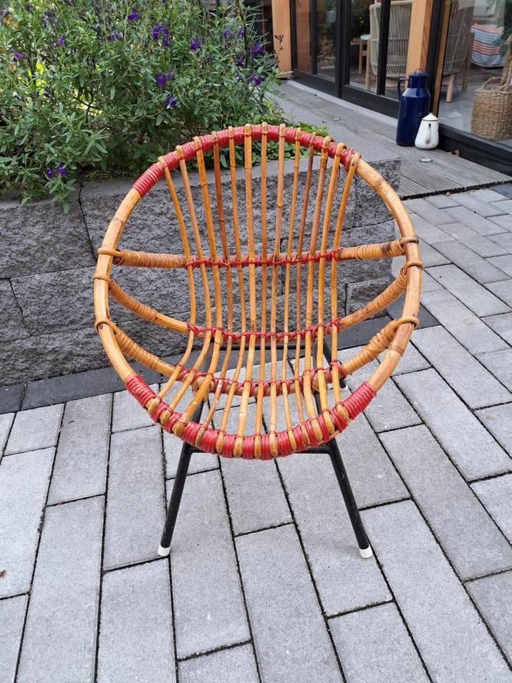 Vintage Rotan Stoel met Metalen Poten, Huis en Inrichting, Stoelen, Gebruikt, Eén, Metaal, Riet of Rotan, Bruin, Ophalen
