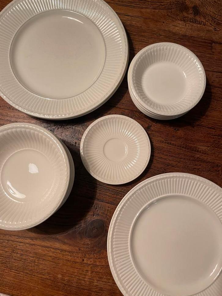 Wedgewood Edme, 2 grote, 4 kleinere borden en schaaltjes, Huis en Inrichting, Keuken | Servies, Zo goed als nieuw, Bord(en), Wedgwood