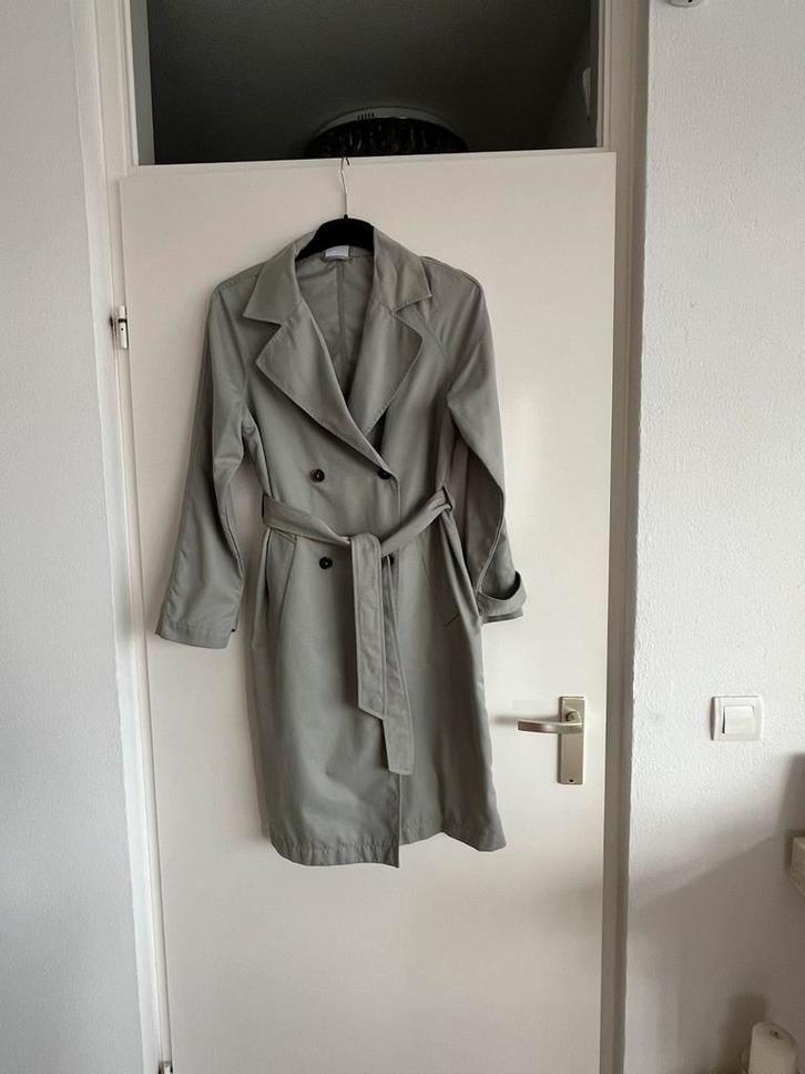 trenchcoat van Everme – maat 36, Kleding | Dames, Jassen | Zomer, Zo goed als nieuw, Maat 36 (S), Groen, Ophalen of Verzenden