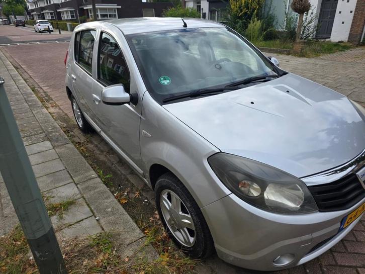Dacia Sandero 1.2 16V 2010 Grijs, Auto's, Dacia, Particulier, Sandero, Boordcomputer, Radio, Benzine, B, Hatchback, Handgeschakeld
