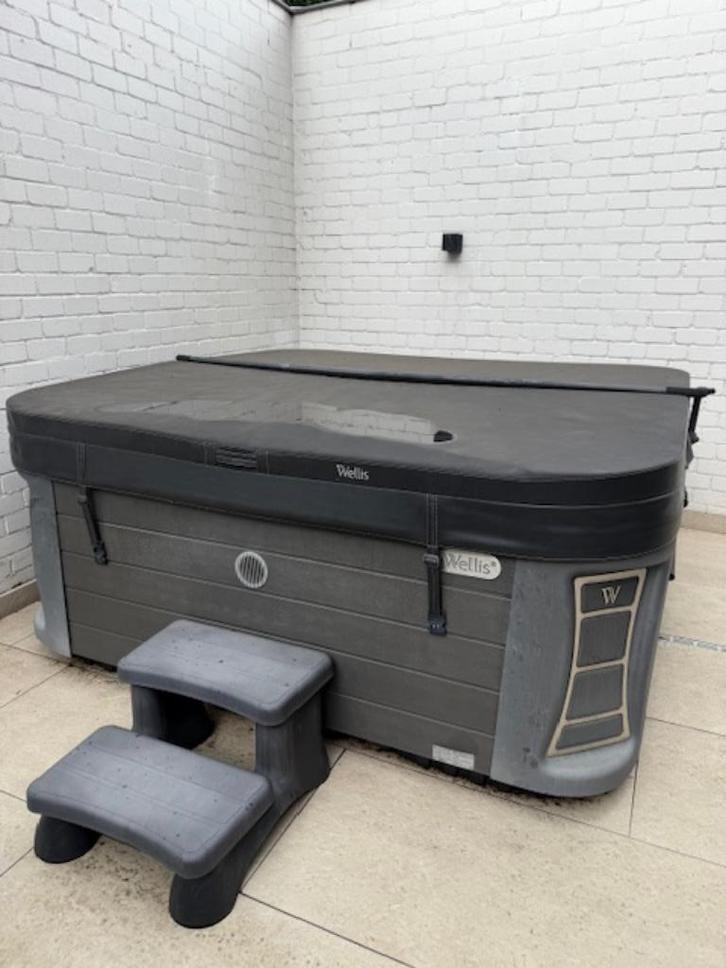 Wellis Everest Jacuzzi, 5 Persoon, 95 Jets, Nwpr 18.995 euro, Tuin en Terras, Bubbelbaden en Hottubs, Gebruikt, Vast, Afdekzeil