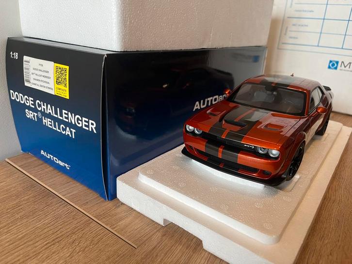 Autoart 1:18 Dodge Challenger SRT Hellcat, Hobby en Vrije tijd, Modelauto's | 1:18, Zo goed als nieuw, Auto, Autoart, Ophalen of Verzenden