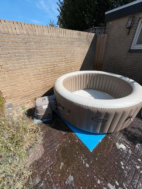 Intex Opblaasbare Jacuzzi let op goed lezen!!!, Tuin en Terras, Bubbelbaden en Hottubs, Gebruikt, Opblaasbaar, Afdekzeil, Ophalen