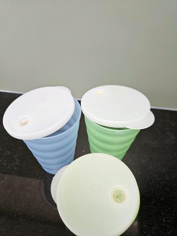 Tupperware rietjes bekers  beschikbaar voor biedingen