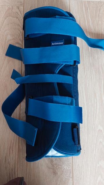 Knie Brace merk Actimove beschikbaar voor biedingen