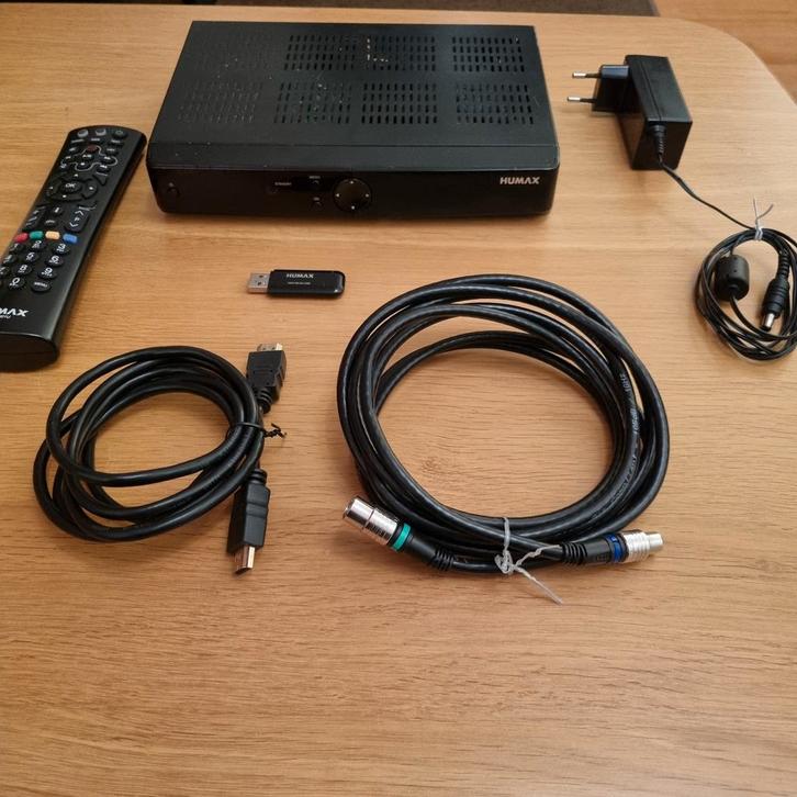 HUMAX IRHD 5300C complete set met Dongle en bekabeling, Audio, Tv en Foto, Decoders en Harddiskrecorders, Decoder, Ophalen of Verzenden