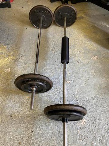 Halterset met gewichten 110kg en foamrol beschikbaar voor biedingen