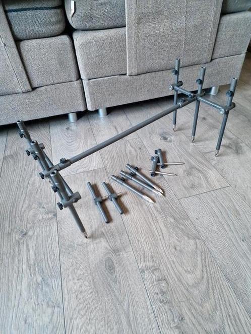 CUSTOM ANGLING SYSTEMS MODULUS SATELITE RODPOD MET EXTRAS, Watersport en Boten, Hengelsport | Karpervissen, Zo goed als nieuw