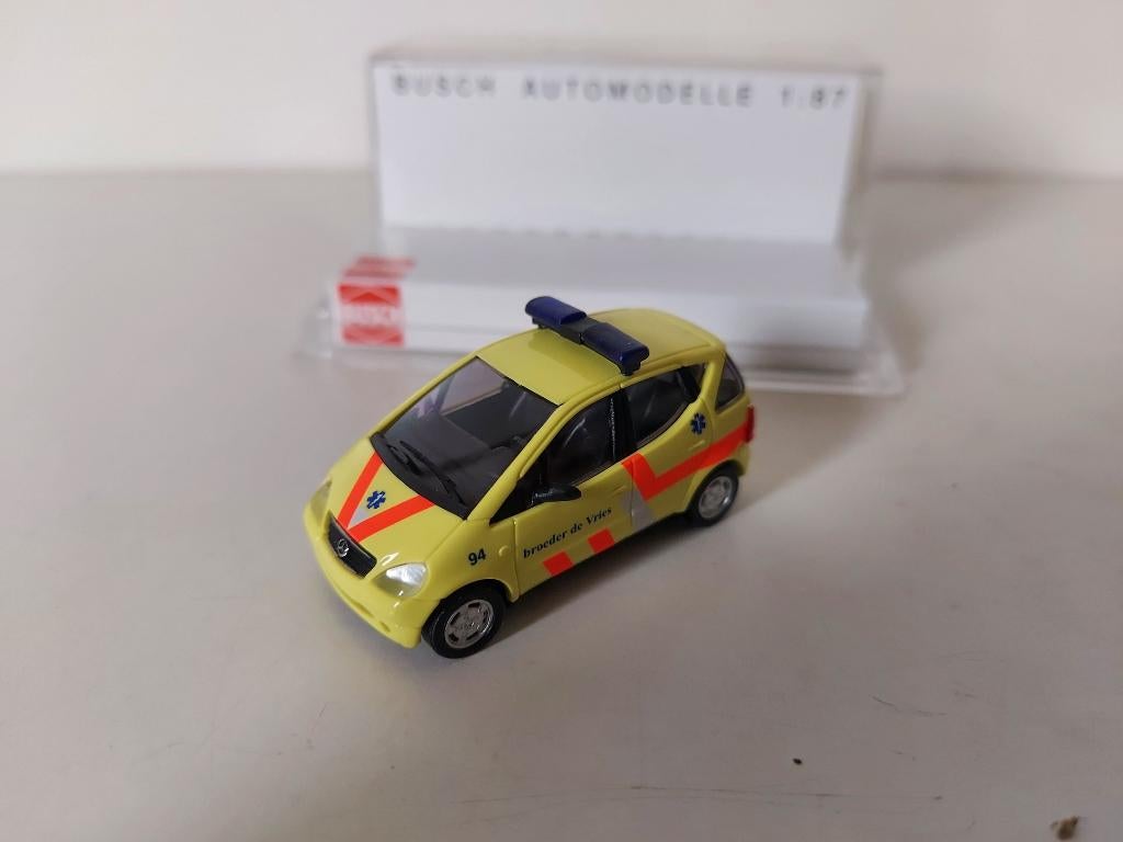 Busch 48604 Mercedes-Benz A Ambulance broeder de Vries, Hobby en Vrije tijd, Modelauto's | 1:87, Ophalen of Verzenden, Nieuw, Auto