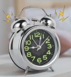 Vintage stijl metalen wekker analoog met bellen (12cm), Witgoed en Apparatuur, Wekkers, Ophalen of Verzenden, Nieuw, Analoog