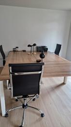 3 grote bureaus en stoelen en 2 kasten, Ophalen, Bureau