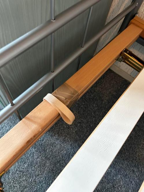 Eenpersoonsbed met lattenbodem, Huis en Inrichting, Slaapkamer | Bedden, Gebruikt, Eenpersoons, 90 cm, 200 cm, Metaal, Grijs, Ophalen